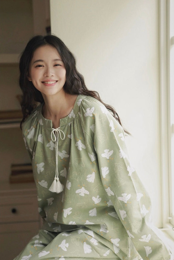 Green Cotton Pajama Set – Nature Inspired Bird Print Sleepwear for Relaxed Living