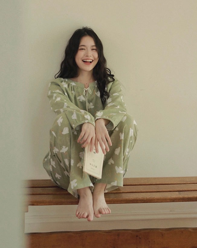 Green Cotton Pajama Set – Nature Inspired Bird Print Sleepwear for Relaxed Living