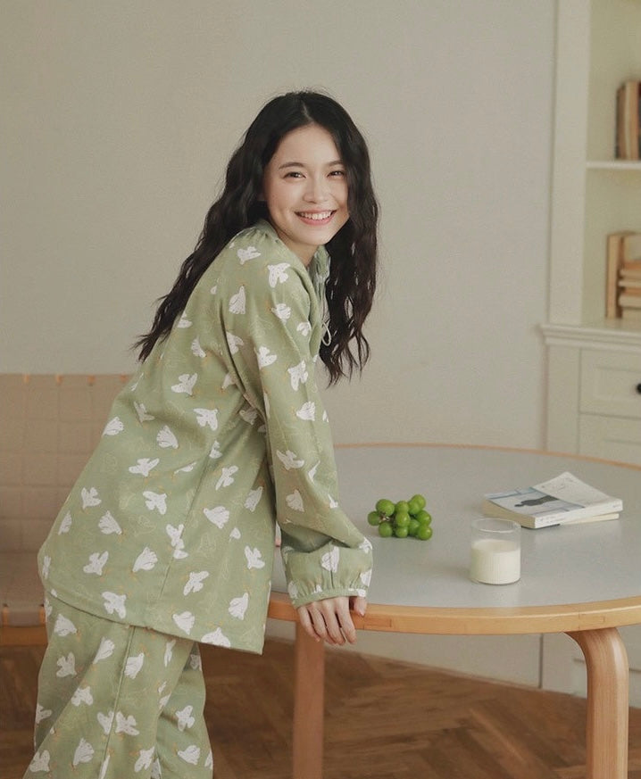 Green Cotton Pajama Set – Nature Inspired Bird Print Sleepwear for Relaxed Living