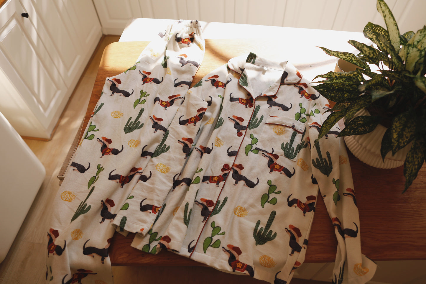 Dachshund Print Pajama Set: Cute Dog Pattern Loungewear in Cozy Flannel - Soft and Pure Cotton Pajamas