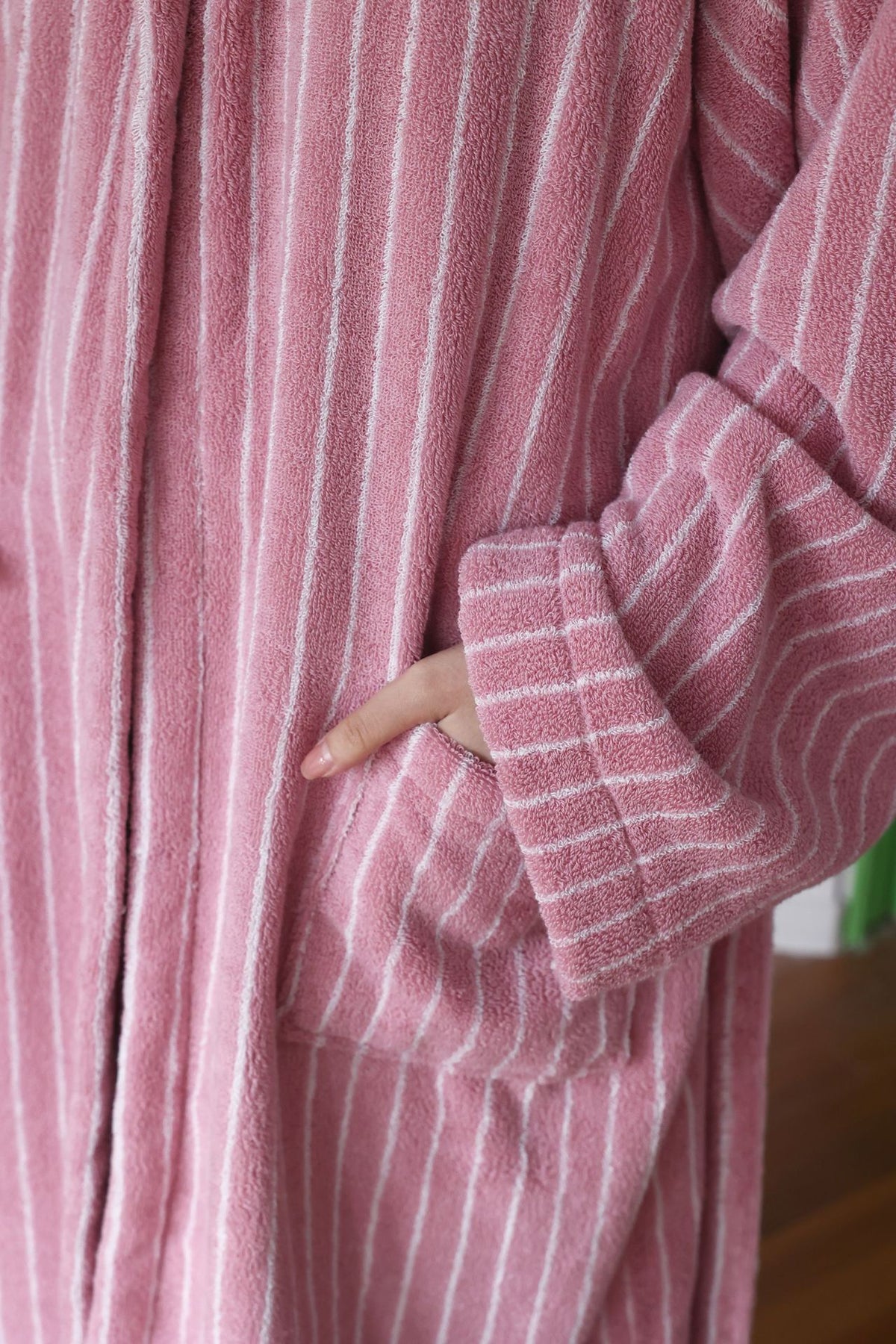 Mother and child pink striped cotton hooded bathrobes - view 8