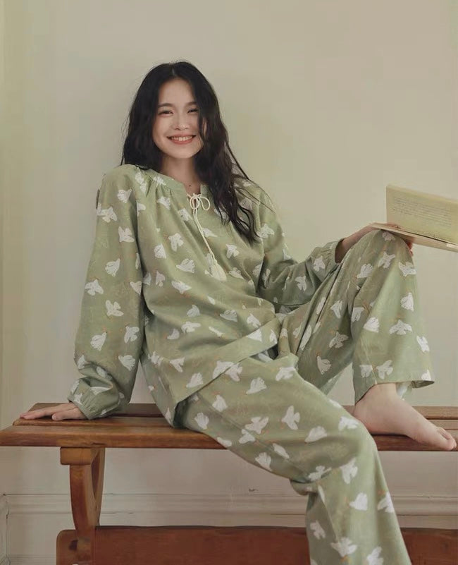 Green Cotton Pajama Set – Nature Inspired Bird Print Sleepwear for Relaxed Living