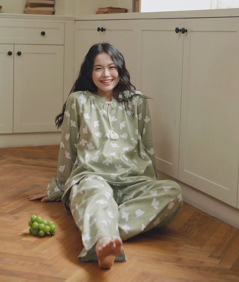 Green Cotton Pajama Set – Nature Inspired Bird Print Sleepwear for Relaxed Living